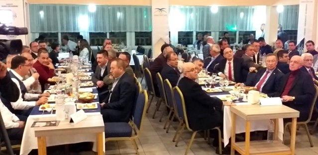 Ödemiş'in sütü mercek altında, İzmir'in Ödemiş ilçesinde meşhur iki tür peyniri için marka tanıtım toplantısı yapıldı. Ödemiş'te günlük bin 500 ton süt üretildiği, sütte katma değerli ürünler ortaya konulması gerektiği belirtildi.